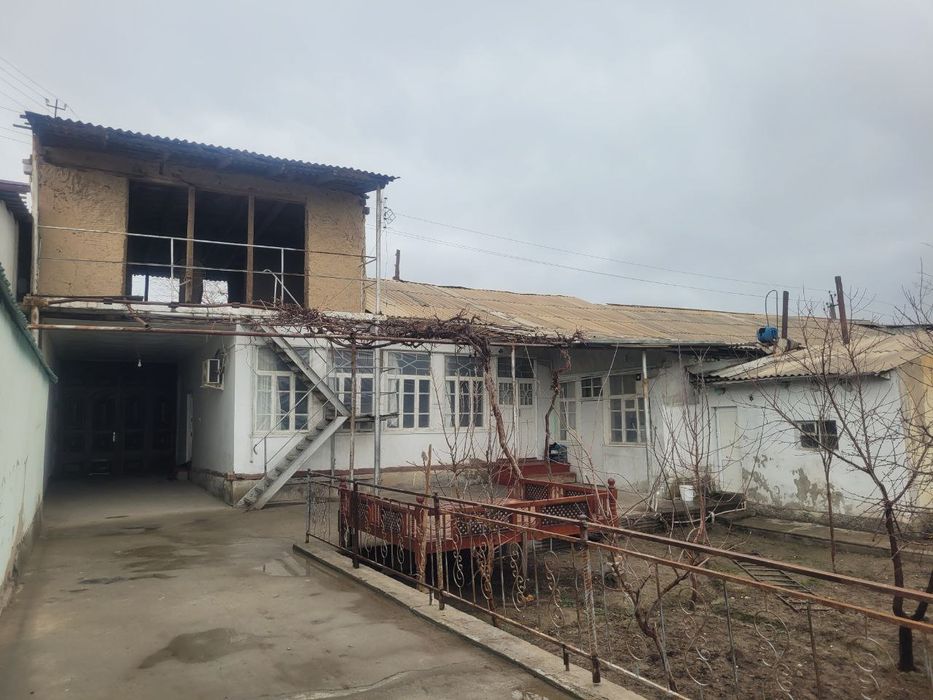 Hovli sotiladi eski shaxar avtovokzal