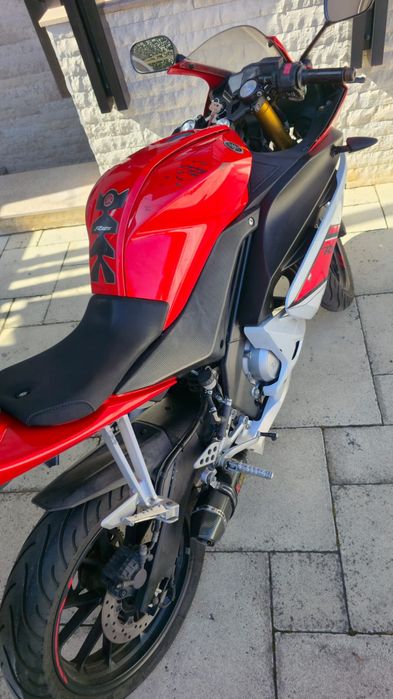 Motocicleta Yamaha R 125