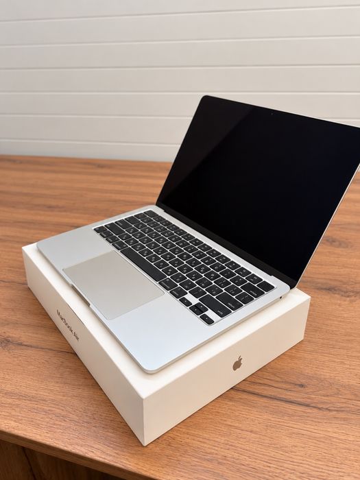 Продам Macbook air m2