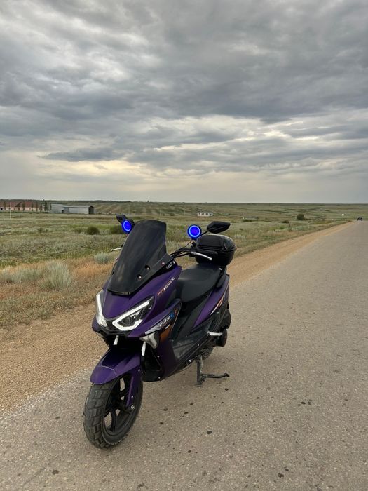 Макси-мопед 180куб
Два комплекта ключей 
На учёта стоит