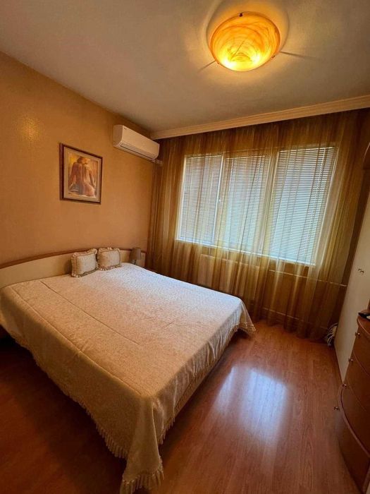 Продава се Къща в с. Стража, Област Търговище - 220 кв.м за 408 €/кв.м - Снимка #1