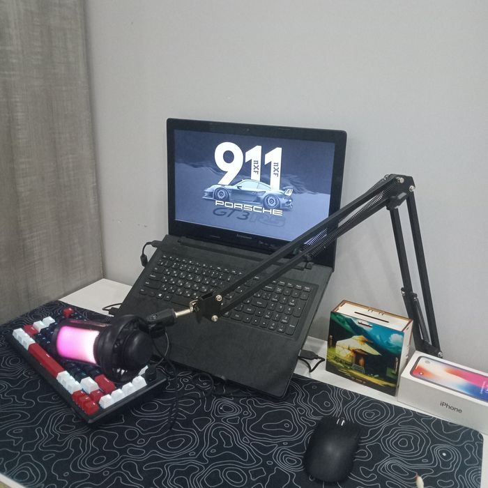 Ноутбук с зарядкой