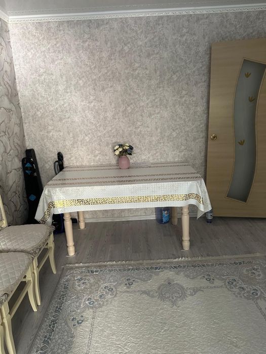 Гостевой стол со стульями