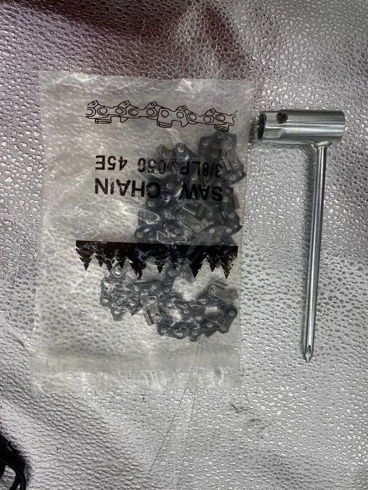 Drujba pe baterii 98V cu lama 30 cm si ungere automata