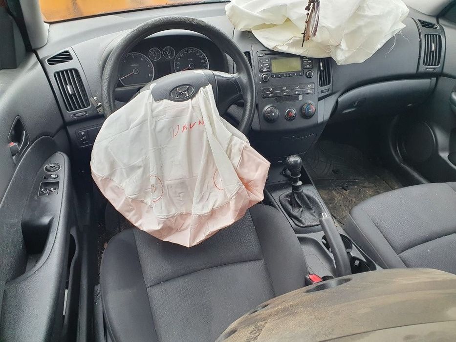 portiera usa stanga dreapta fata spate volan alternator electromotor compresor clima Hyundai i30 motor 1.6crdi dezmembrez