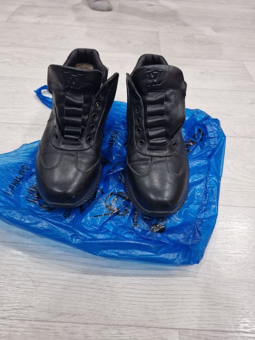 Продам ботинку кроссы