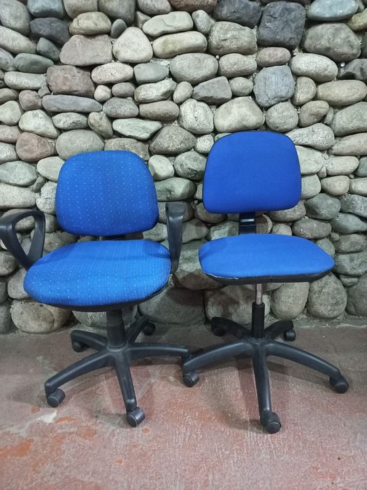 Продам стулья офисные.