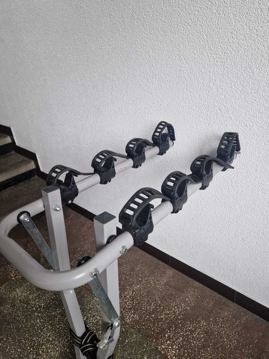 Suport Peruzzo 4 biciclete cu  prindere pe  carlig