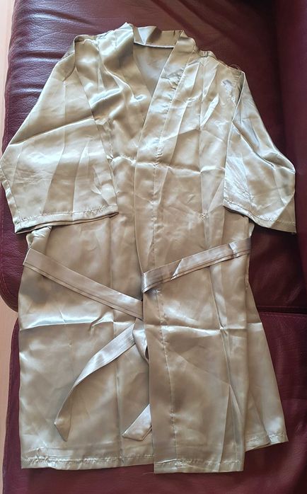 Кума комплект: Сатенен халат и туту L+ Пантофи +ластик+слънчеви очила