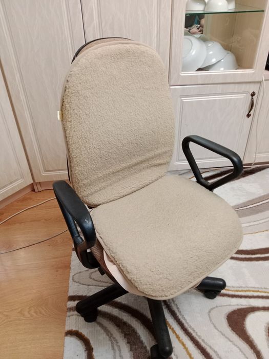 Продам стол 20000 и кресло 20000