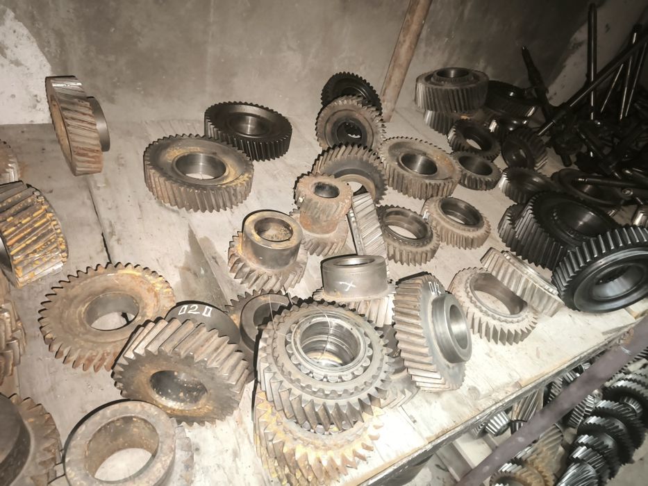 Продам запчасти каробки  ZF 151 221.