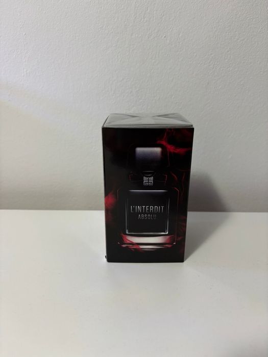 Vand Parfum de barbati si femei
