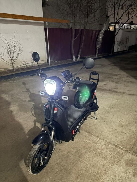 Скутер SK8 500W.