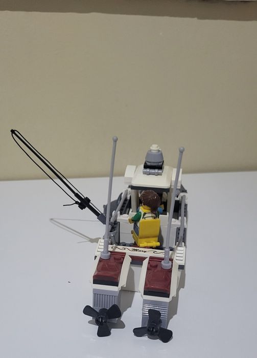 Продаю б/у Лего—Корабль для ловли рыб