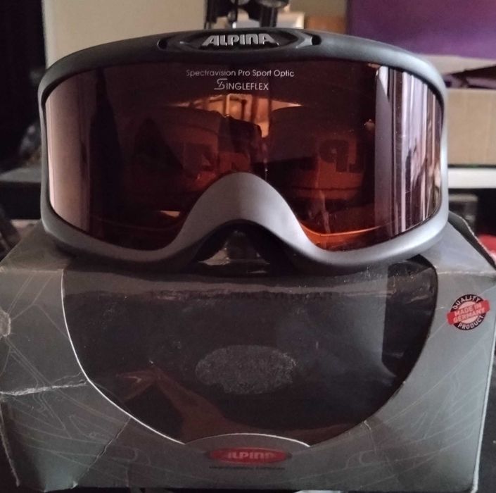 Ски яке и панталон "Atomic", ръкавици"Reush"/"Rosignol", очила, щеки