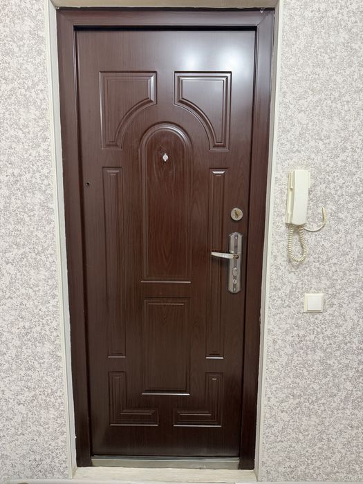 Продам входную дверь