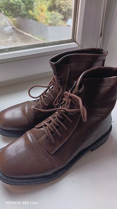 Продам б/у женские ботинки