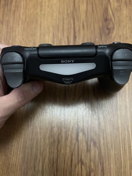 Продам джойстик dualshock 4