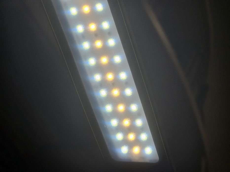 Нова LED Настолна лампа