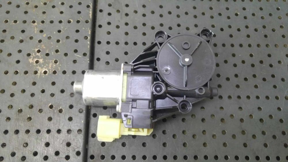 Motoras macara stanga fata ford fiesta 6 cb1 ccn 8a6114a389b
