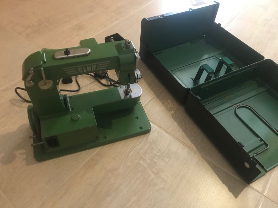 Ретро Швейцарска Шевна машина Elna