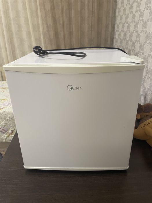 Холодильник маленткий