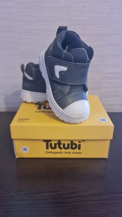 Продам детскую обувь