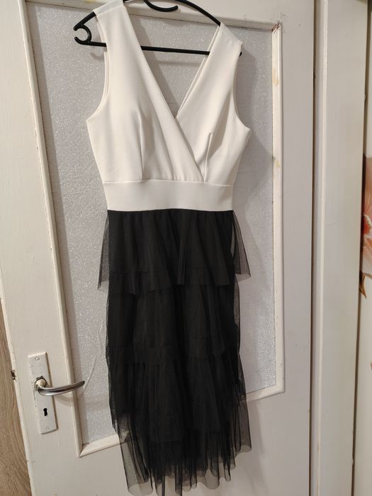 Официална рокля в бяло и черно