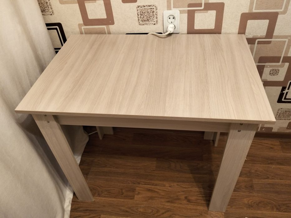 Продам стол кухонный