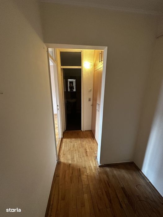 Apartament cu 4 camere de vanzare,etaj intermediar,str. Ec. Teodoroiu