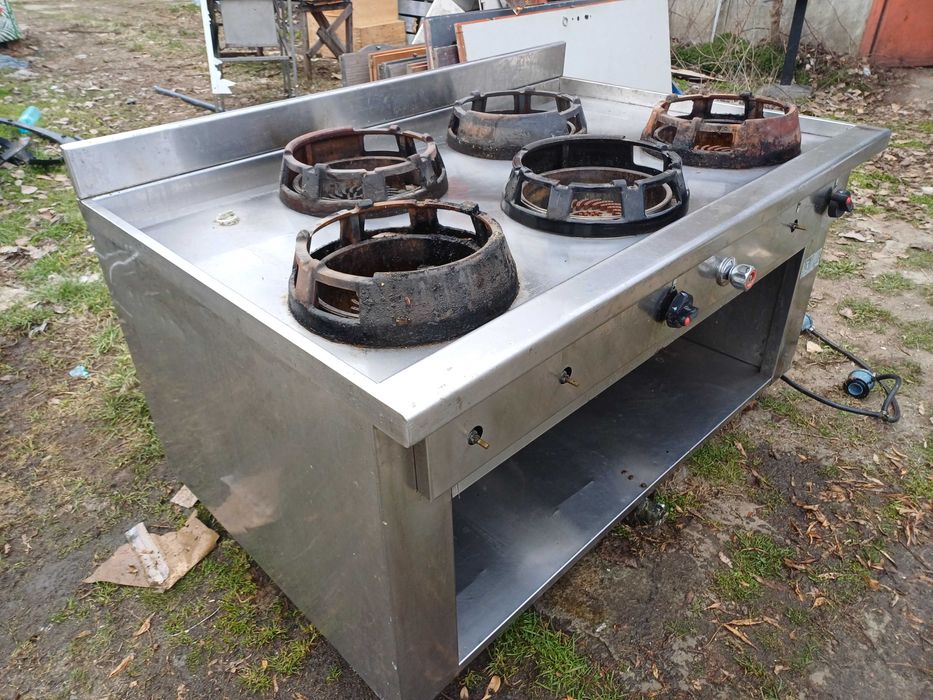 Профисионална газова печка с 5 котлона