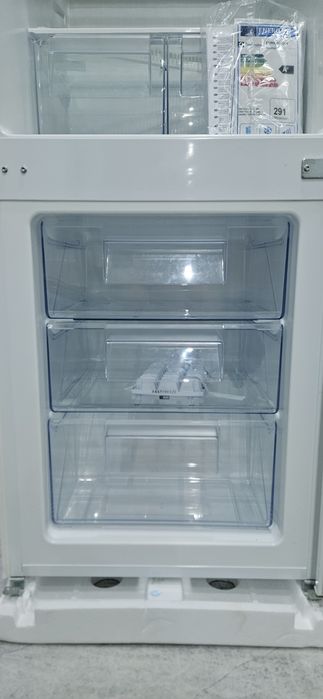 Холодильник встраиваемый Electrolux  ENN92801BW