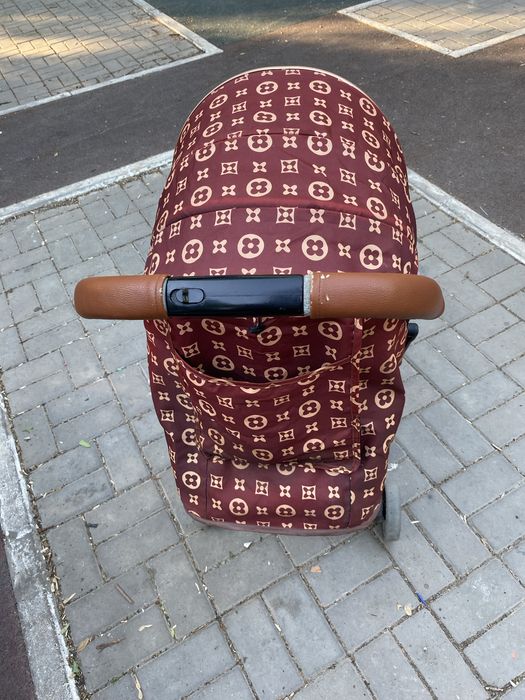 Прогулочная коляска