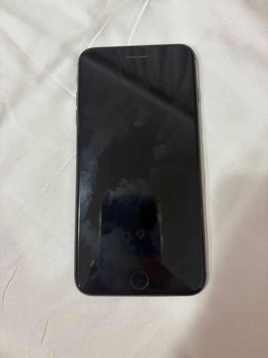 Iphone 8 Plus 64GB, Negru + 3 huse