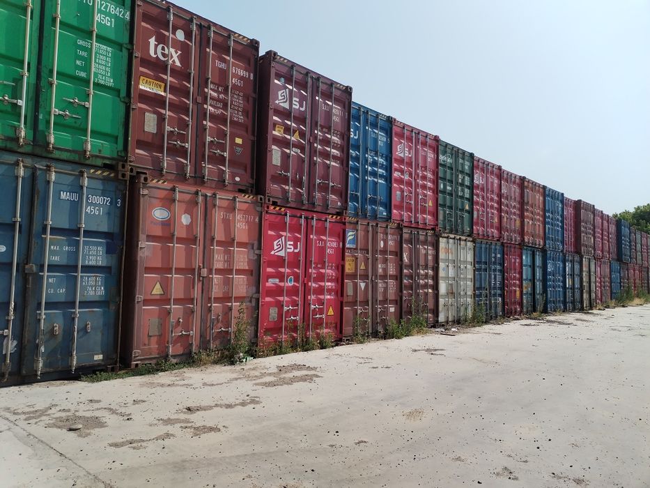 Контейнеры морские в ассортименте