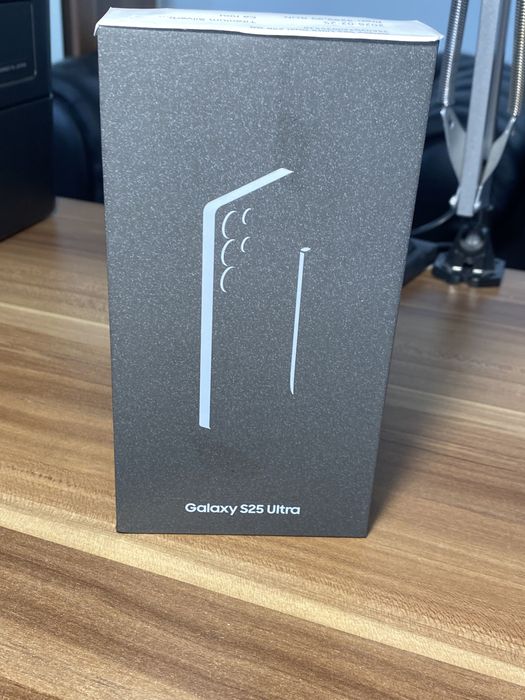 Samsung Galaxy s25 ultra • 256 GB • Titanium Silverblue