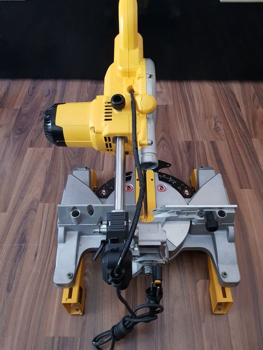 Circular  Dewalt DWS 777