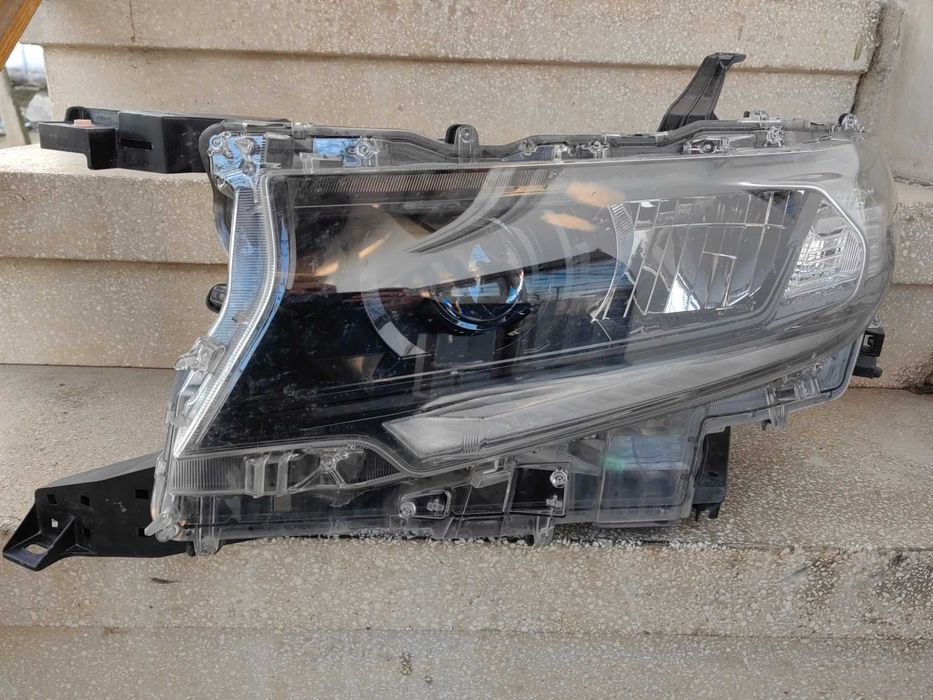 Фар Toyota Land Cruiser FJ150 Prado LED ляв