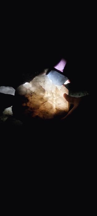 Кварс тоши сотилади