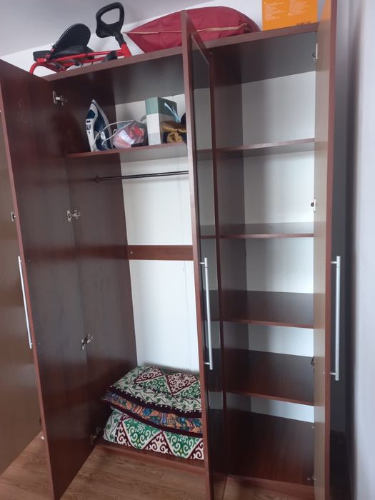 Продам Шкаф с зеркалом б/у 25.000