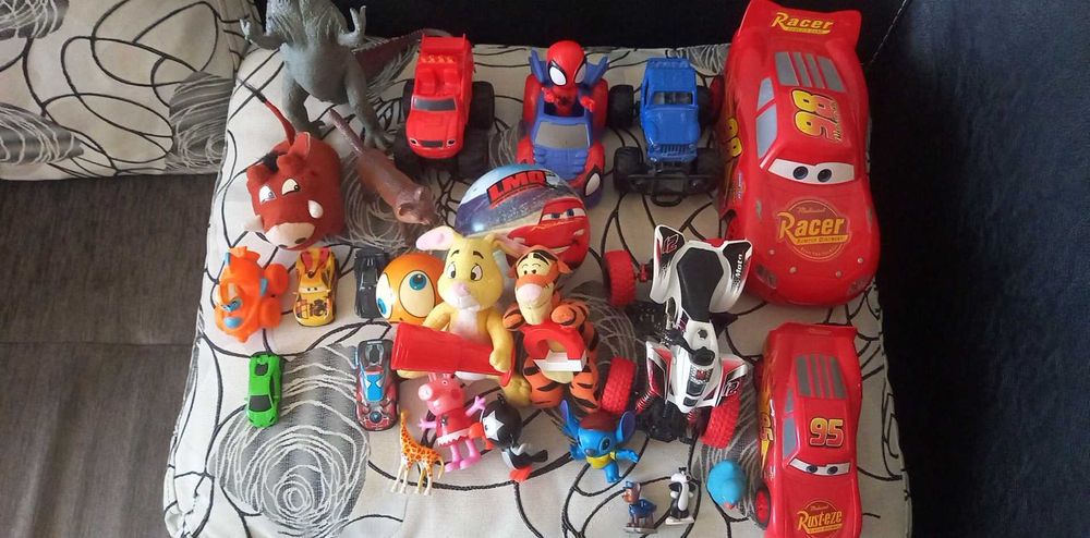 Продавам детски играчки.