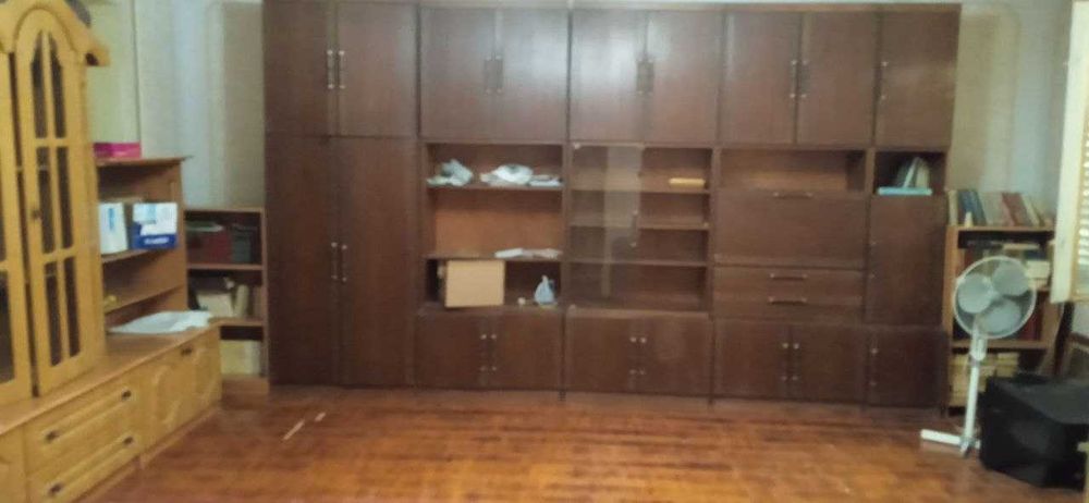 Продается двухэтажный коттедж, 6 соток,  из 8 комнат, с гаражом