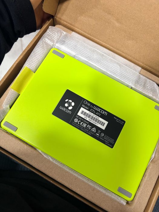 WACOM tableta grafica + varfuri de schimb