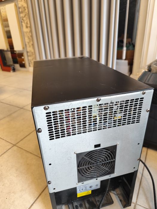 Хладилна витрина за вино Крупс