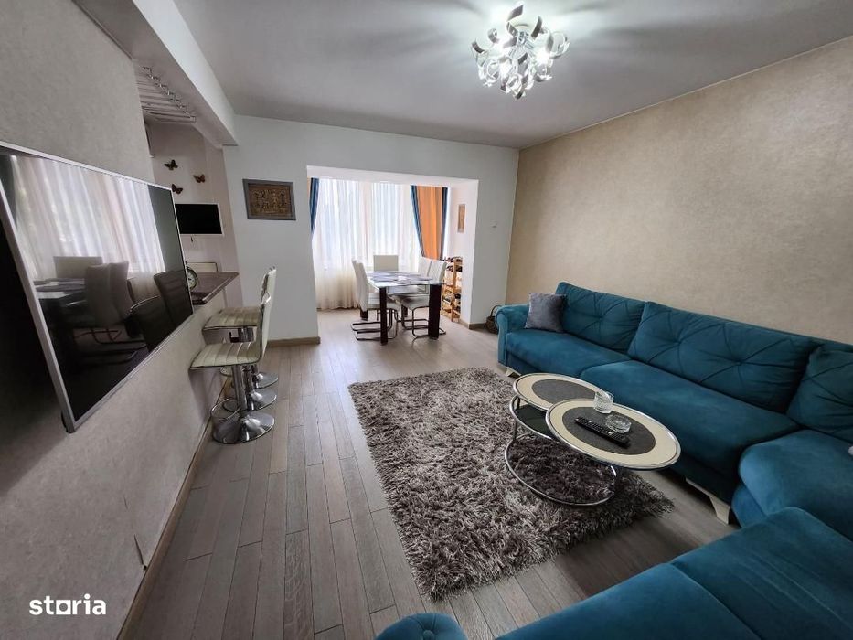 De vanzare Apartament 4 camere, zona Cetate Liceul Sportiv.