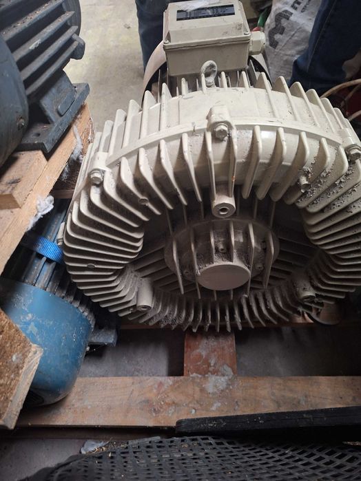 вакуум помпа  въздуходувка