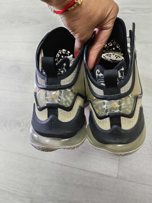 Продам кроссовки Nike оригинал