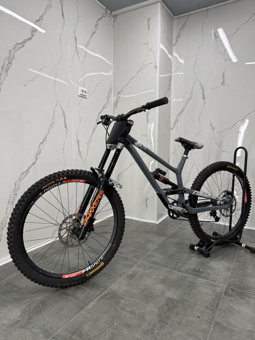 Колело за спускане Commencal FRS Furious DH 2023 M 27.5