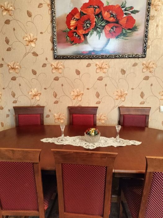 Стол со стульями