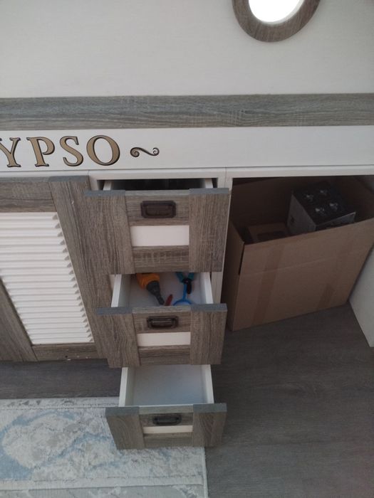 кровать с матрасом  в отличном состоянии